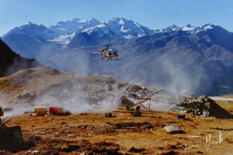 Ayant travaillé très jeune dans l'aviation, également d'innombrables images réalisées